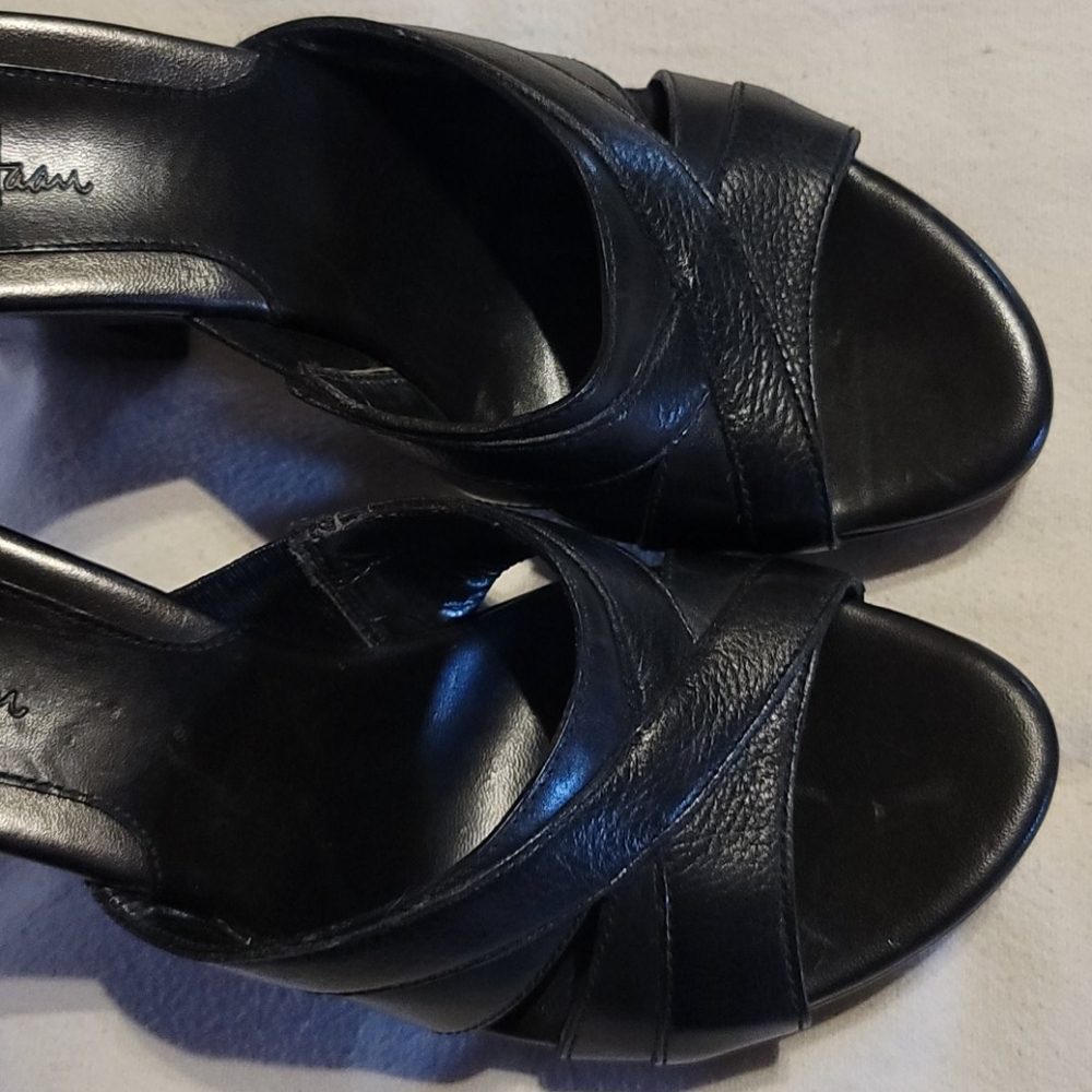 Black platform sandals. - Picture 7 of 9